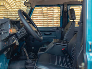 Image 33/58 of Land Rover Defender 110 (1995)