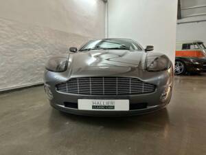 Image 6/20 of Aston Martin V12 Vanquish (2003)