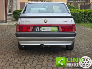 Imagen 2/10 de Alfa Romeo 75 1.8 (1992)