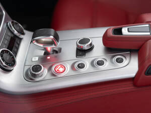 Image 34/48 of Mercedes-Benz SLS AMG Roadster (2012)