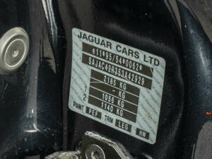 Image 16/38 of Jaguar XKR (2004)