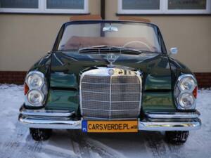 Immagine 9/29 di Mercedes-Benz 220 SE b (1964)