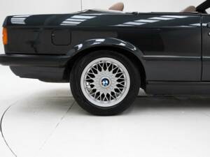 Image 15/15 of BMW 320i (1990)
