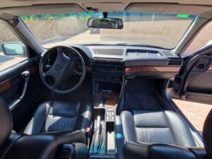 Bild 36/40 von BMW 750iL (1989)