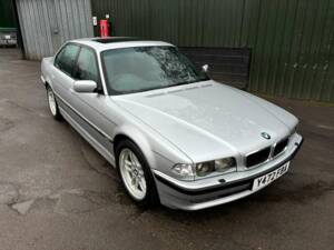 Image 4/10 of BMW 740i (2001)