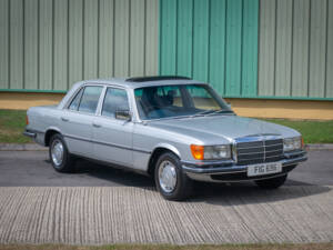 Image 1/32 de Mercedes-Benz 280 SE (1975)