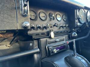 Image 15/33 of Jaguar E-Type 4.2 (1966)