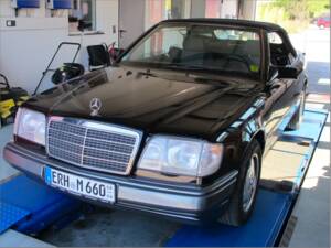 Imagen 5/171 de Mercedes-Benz E 220 (1994)