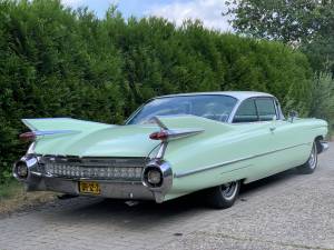 Image 3/13 de Cadillac Coupe DeVille (1959)