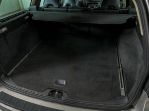 Bild 36/38 von Volvo V 70 2.4 (2007)