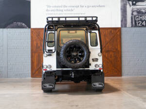Bild 4/30 von Land Rover Defender 90 Works V8 (2012)