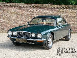 Image 18/50 of Jaguar XJ 6 L 4.2 (1975)