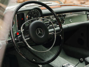 Imagen 2/7 de Mercedes-Benz 280 SL (1969)