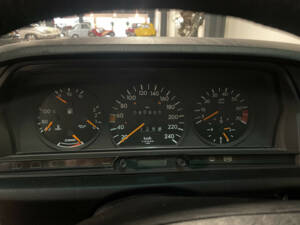 Image 12/23 of Mercedes-Benz 190 E 2.6 (1990)