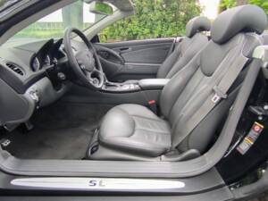 Imagen 7/58 de Mercedes-Benz SL 350 (2005)