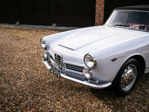 Image 38/50 of Alfa Romeo 2600 Spider (1963)