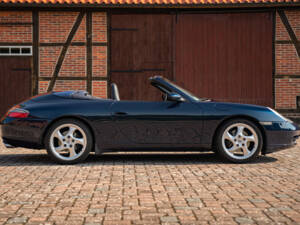 Image 13/41 of Porsche 911 Carrera (2000)