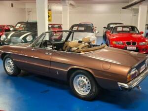 Image 5/43 of Alfa Romeo 2000 Spider Veloce (1982)