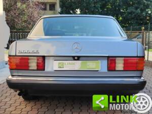 Imagen 2/10 de Mercedes-Benz 300 SE (1986)