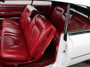 Imagen 15/28 de Cadillac DeVille Convertible (1965)