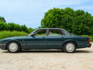 Afbeelding 4/50 van Jaguar XJ6 3.2 (1995)