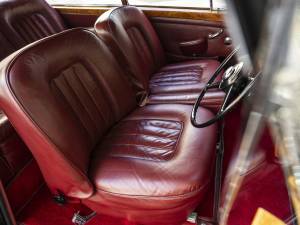 Image 21/28 of Bentley S 2 Continental (1961)