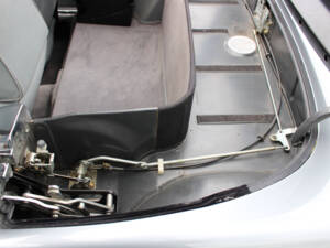 Image 17/27 of Mercedes-Benz 560 SL (1989)