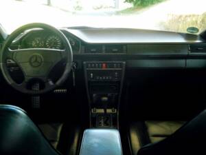 Imagen 5/10 de Mercedes-Benz E 500 (1995)