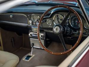 Bild 8/14 von Aston Martin DB 6 (1968)