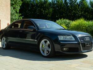 Image 2/50 of Audi A8 6.0 W12 L quattro (2004)