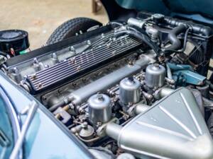 Bild 5/50 von Jaguar E-Type (2+2) (1969)