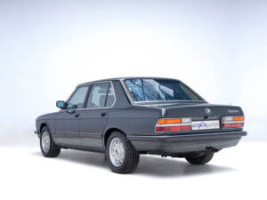 Immagine 6/43 di BMW 528i (1986)