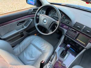 Image 54/100 of BMW 540i Touring (1998)