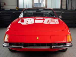 Image 2/25 of Ferrari 365 GTS&#x2F;4 Daytona (1970)