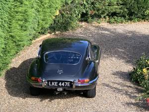 Image 2/12 of Jaguar E-Type 4.2 (1966)