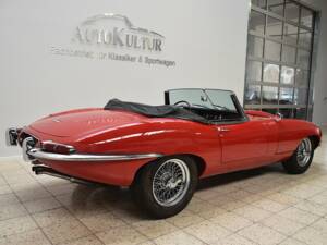 Image 4/30 of Jaguar E-Type 4.2 (1966)