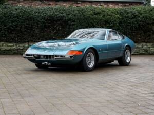 Image 25/65 of Ferrari 365 GTB&#x2F;4 Daytona (1972)