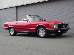 Image 2/84 of Mercedes-Benz 500 SL (1984)