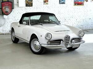 Image 12/77 of Alfa Romeo Giulia 1600 Spider Veloce (1965)