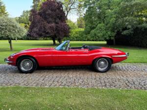 Image 3/39 of Jaguar E-Type V12 (1974)