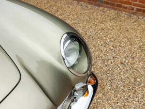 Immagine 25/57 di Aston Martin DB 6 Volante (1969)