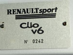 Image 30/40 of Renault Clio II V6 (2001)