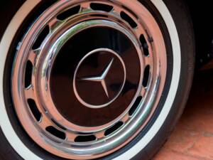 Image 87/188 of Mercedes-Benz 280 SE 3,5 (1971)