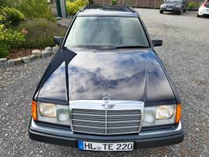 Image 14/47 of Mercedes-Benz 220 TE (1993)