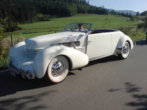 Image 3/7 of Cord 812 Phaeton (1937)