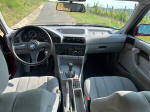 Image 49/51 of BMW 535i (1991)