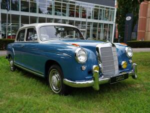 Image 1/26 de Mercedes-Benz 220 S (1957)