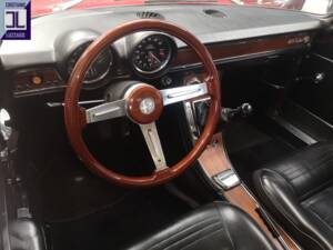 Image 25/51 de Alfa Romeo 1750 GT Veloce (1970)