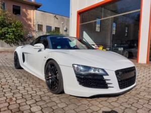 Immagine 2/18 di Audi R8 V10 (2009)