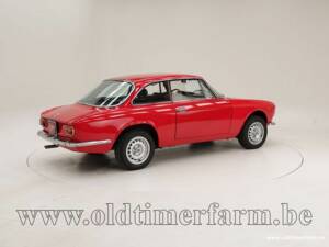 Bild 2/15 von Alfa Romeo Giulia 1600 GT Junior (1974)